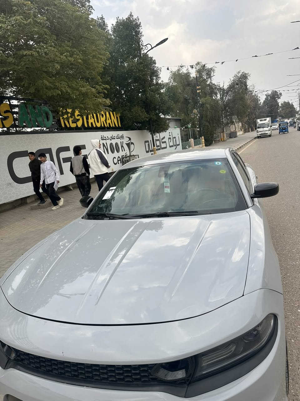 سلام عليكم جارجر مديل 2017  لون سمنتي مغلفه سموك بيهه قطعتين ماشيه ١٢٥ميل رقم بغداد مكانهه ميسان السعر 190 وبيهه مجال حك الجيه***********
