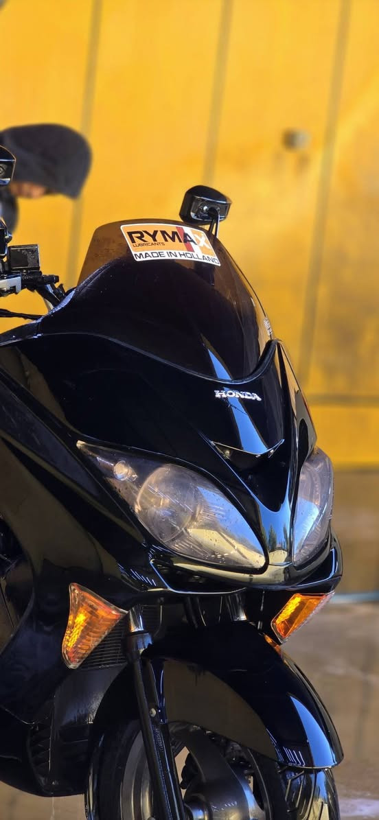 ماطور فورزا للبيع ٠٨ 
نظيف 
ادامه كامله مسويله من اكسل وشوته وادامه جويتر فلتر بانزين دهن بلك نوزل كلهم ادامه جديده شرط رون 1.5 اي مشاكل مابي الكفر ماله نظافه ٩٠بالميه ١٠ بالميه جلوخ بسيطه
لايتات زينون ناصي وعالي بطاريه جديده خوذه بلوتوث سماعات ماطور بلاديه مرايه تعتيم  مكينه بشرط جويتر بشرط المكان اربيل رايده ١٢ ورقه وبي مجال للشرايه 
للتواصل على هذا رقم*********** أربيل, العراق
