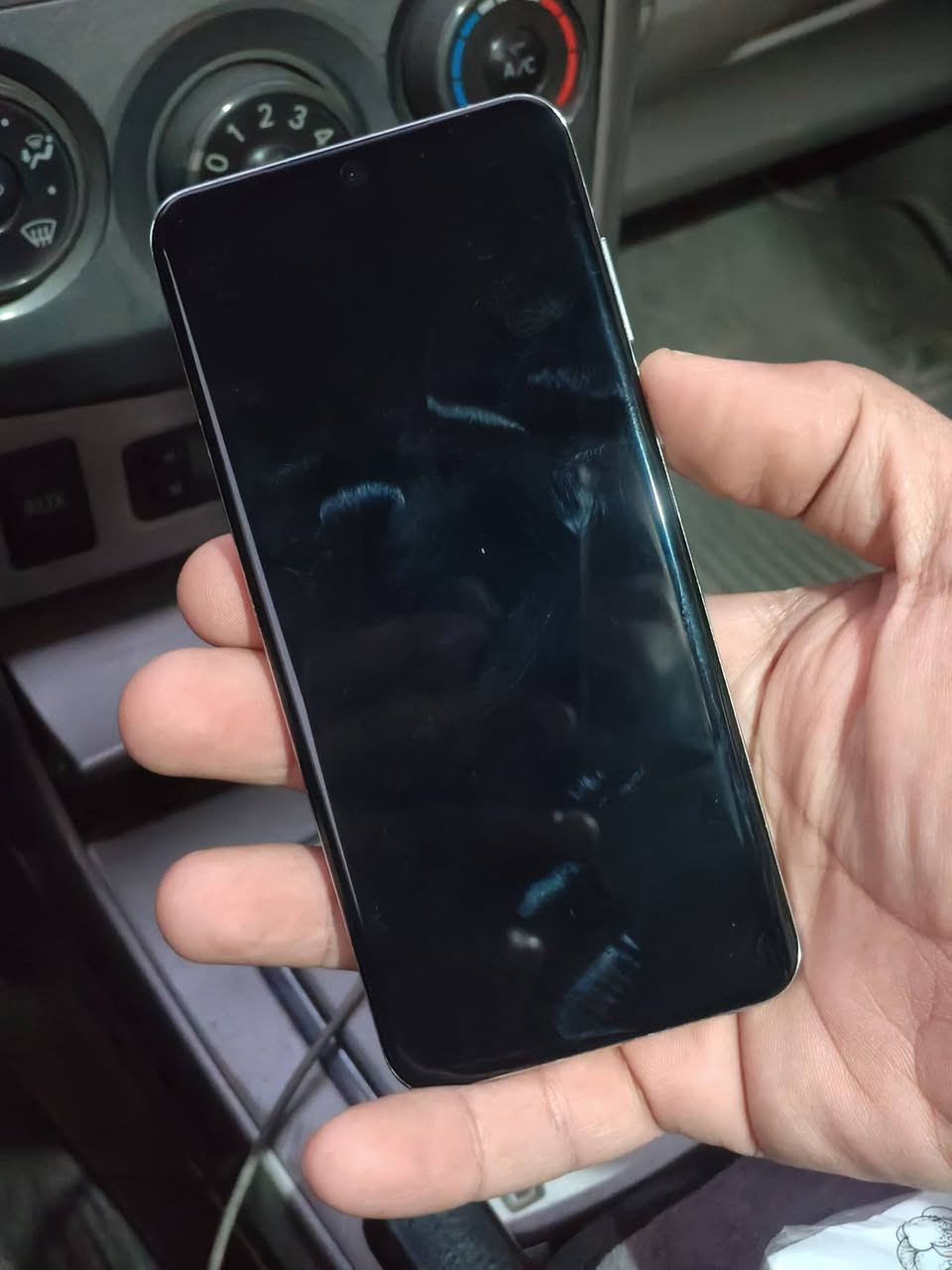 هواوي P60برو ذاكره512 رام12جهاز بدون عيب مامفتوح بس بيه شويه فطر بل ضهر سعر 340 أي استفسار اتصل على ***********
