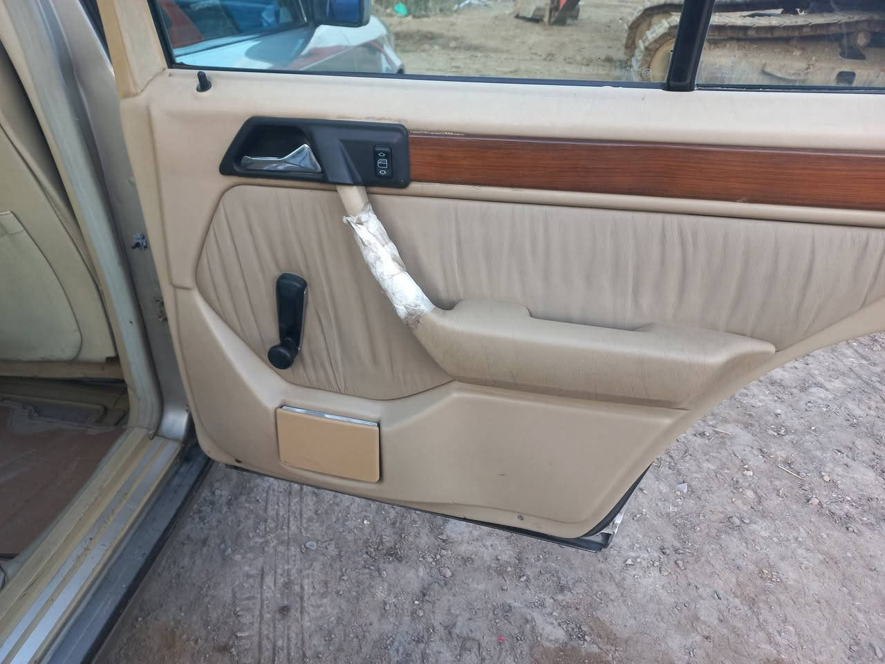 مرسيدس دب  للبيع موديل 89
مشروع وطني رقم بغداد مكينه بلاد قواعد شرط بلاد 
دبل فيت بم اصلي وليس تجاري  السعر ( 75 ورقه ) 
رقم الهاتف واتساب واتصال 
***********
