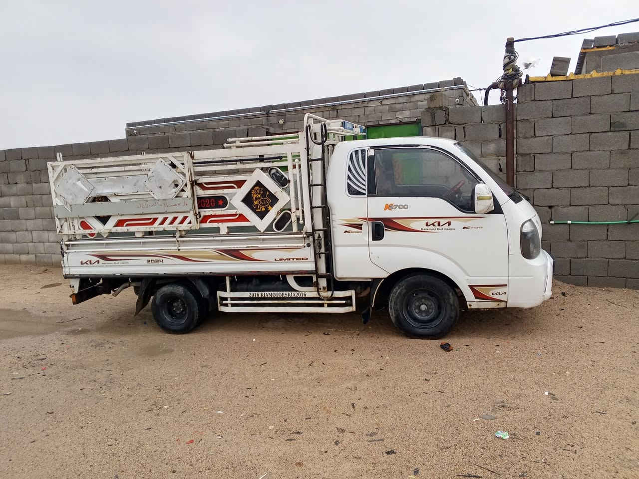 سلام عليكم سياره للبيع موديل 2016مكفوله كفاله عامه كهربائيات كله شغاله تبريد شغال رقم بصره انكليزي بسمي شخصياً السعر 100لاستفسار الاتصال على الرقم ***********
