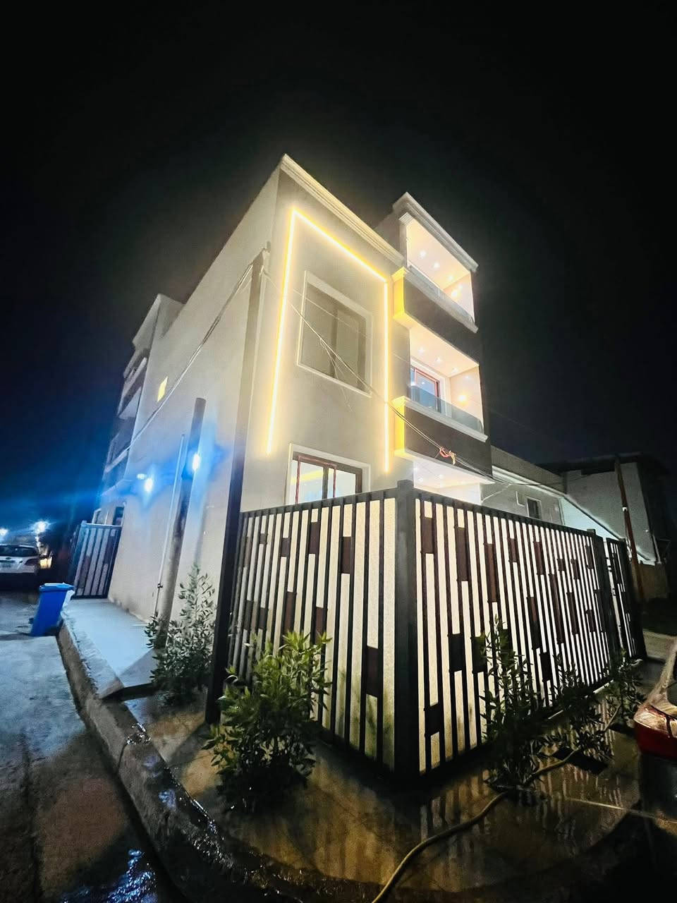 للبيع دار سكن مساحته 57 متر
🏠 الرفاق الاولى  ( واقع حال 80 متر)
⛳️على شارع 20 ركن على شارعين 
موقع مميز جدا ( خلف مدينة ألعاب الجهاد )                                               
⚘️⚘️      الواجهه 7  النزال 8 
           مدخلين بناء Vip 
الطابق الارضي درجه اولى صاله ومطبخ وحمام 
الطابق الاول. غرفتين نوم و حمام 
الطابق الثاني غرفة نوم  وسطحين 
ارضية مرمر تركي  أبواب قاصه 

      ♦️♦️♦️بناء سنة 2025♦️♦️♦️
        🌹السعر   اتصل بنا واتساب 🌹
عنوان المكتب / بغداد ▪︎حي الجهاد ▪︎مدخل الديوان ⛳️

📌الإتصال مكتب الدار للعقار 
📌المهندس بشير الشويلي 
⭐*********** واتساب 
♦️او مراسلة الصفحه 
https://www.facebook.com/الدار-للعقار-102052908357408/
