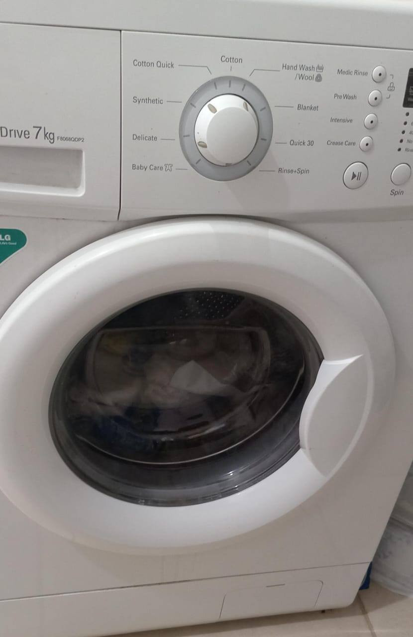 للبيع
غسالة اوتماتيك ام 7 كيلو 
عطل فقط بالبوربرين 

***********
