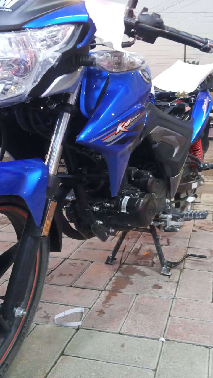 السلام عليكم من رخصه الادمن هاوجي 23 مسجل رقم نكليزي شخط مابي صار شهر ونص مشدود ماشي 8000 السعر 19 ونص.  ***********
