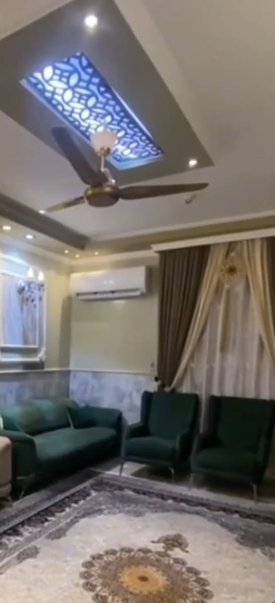 بيت للبيع طابق واحد
شغل درجه اولى 
مساحة ١٣٠متر
٨ متر  الوجهة
١٦ متر النزال
كراج

استقبال
مطبخ
صالة
غرفة نوم 
منور 
،،،
صحيات
بيتونه 
وسطح
،،
السعر ١١٨ مليون بي مجال
العنوان الكمالية البستان 
***********
