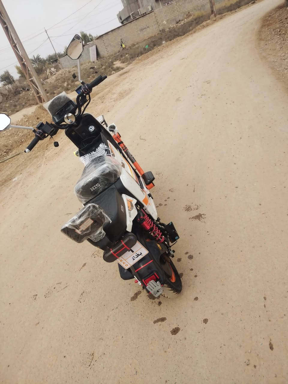 سلام عليكم دراجه شحن x900 موديل 2025 دراجه كامله مكمله نضافه 100 ٪100 بطاريات كلهن جدد الدراجه انطيكياهه اتروح تفحص اذا كالولك وحده هابطه انطيكياهه بلاش لاستفسار اتصل *********** مكاني ديالى شهربان يم كراج بغداد
