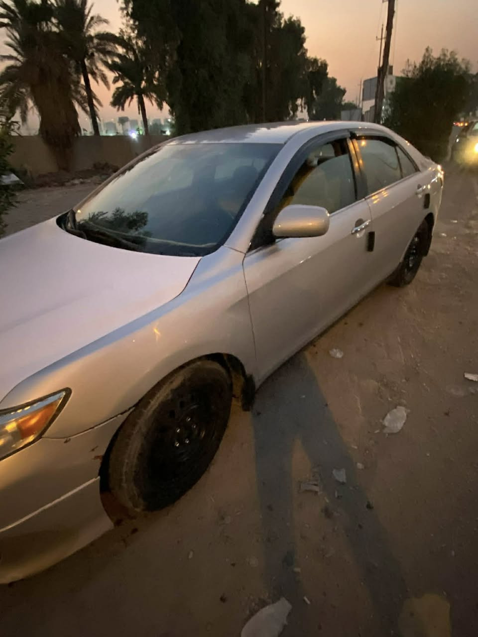 السلام عليكم 
كامري ٢٠٠٧ رقم بغداد باسمي كير محرك جديدات بيها صبغ حزام اثر جراد ترهم مراوس وترهم نقد  ب ٨٥ بيها مجال حك جية
***********
