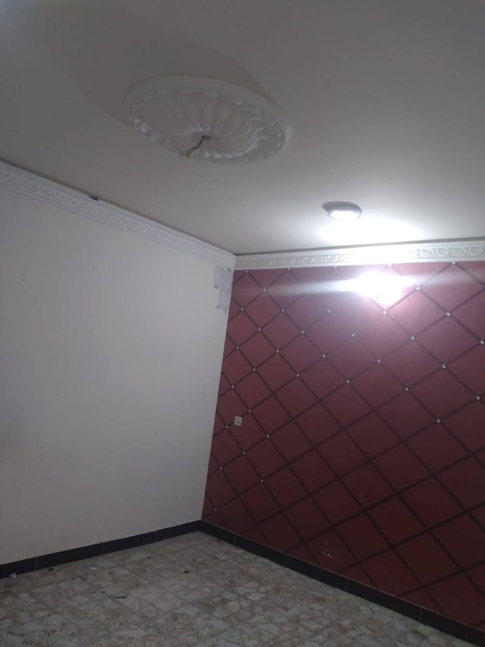 السلام عليكم 
بيت لبيع طابو زراعي زعفرانيه شارع المحد بين السدتين طابقين 3غرف نوم +استقبال+ كراج سياره بيت جاهز من كولشي بس الواجهيه ماكامله خدمات المنطقه كامله السعر95/
‏‪***********‬‏
