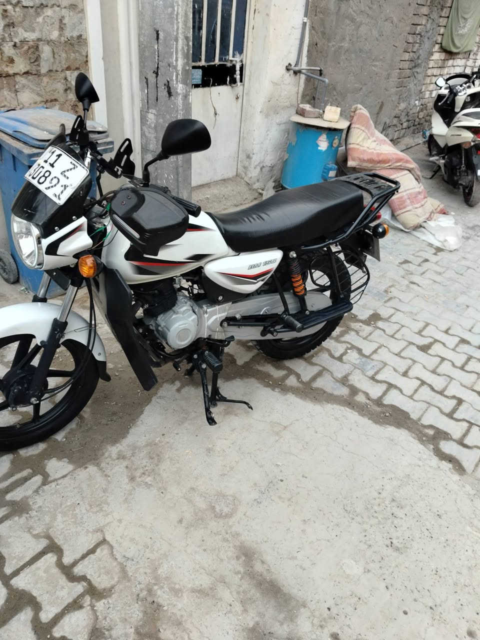 سلام عليكم بوكسر كلاسيك درجه جديد  بمعنه كلامه  ماشه 18 حقيقي رقم وسنويه   مكاني بغداد الحرية. سعر 2300.  موديل 2023 رقمي ***********
