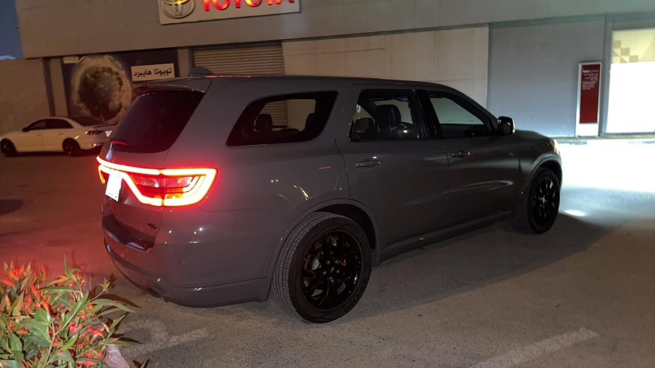 دورنكو ١٩ R/T
٨ سلندر
بلاك توب  كامل مواصفات بدون فتحة
تدفئة وتبريد كشنات امامية
تدفئة كشنات خلفية
مري قلاب
تخم تايرات جديد
دسكات جديدة
كير ومكينة نظيفة جدا
حادث مرفق
للاستفسار
***********
