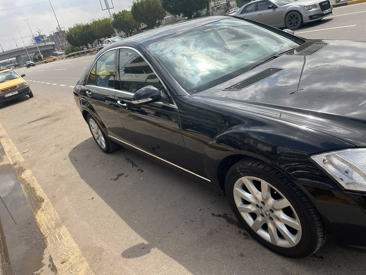 سلام وعليكم مارسيدس 350  موديل 2006 فول مواصفات بيه قطعتين صبغ كلير  سياره جاهز علا آخر حبايه رقم أربيل جديد كير محرك كفاله سعر 165 مكان بغداد جكوك رقم تلفون ***********
