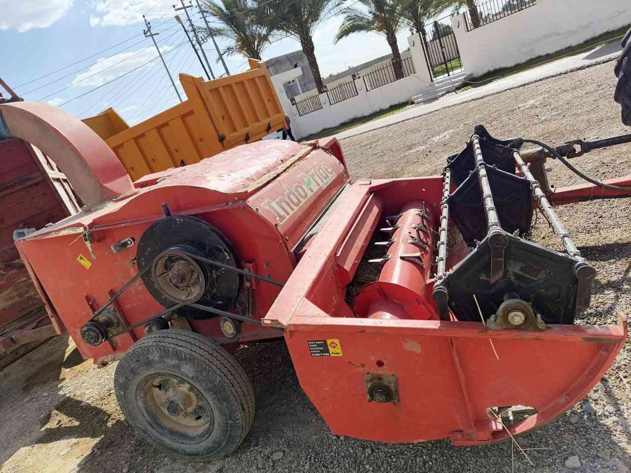 السلام عليكم تنكتر برازيلي  للبيع هوه والعربانه جاهز للشغل ***********
