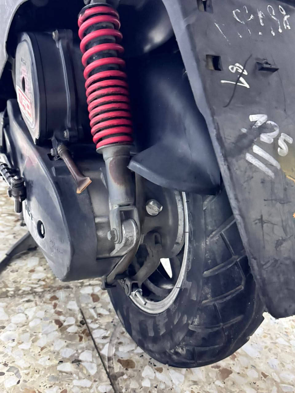 سلام عليكم
عدله لبيع رمبه صاله 15يوم نازله من رمبه 
بيه وياله رياضي اصلي 
قطره اصلي 
قبق فلاوين اصلي
قطره اكسل تصلي 
قبق عنبار اصلي 
يدات بريك اصلي 
وال مري مال رمبه هم وياهن موجود 
مكاني بغداد تقاطع درويش جيب وياك 10فيتيره وتعال سعر 950قفل قفل مو شراي لا تكسر بيه 
‭0776 630 6590‬ وتساب فقط ماموجود فيس او ع رصيد
