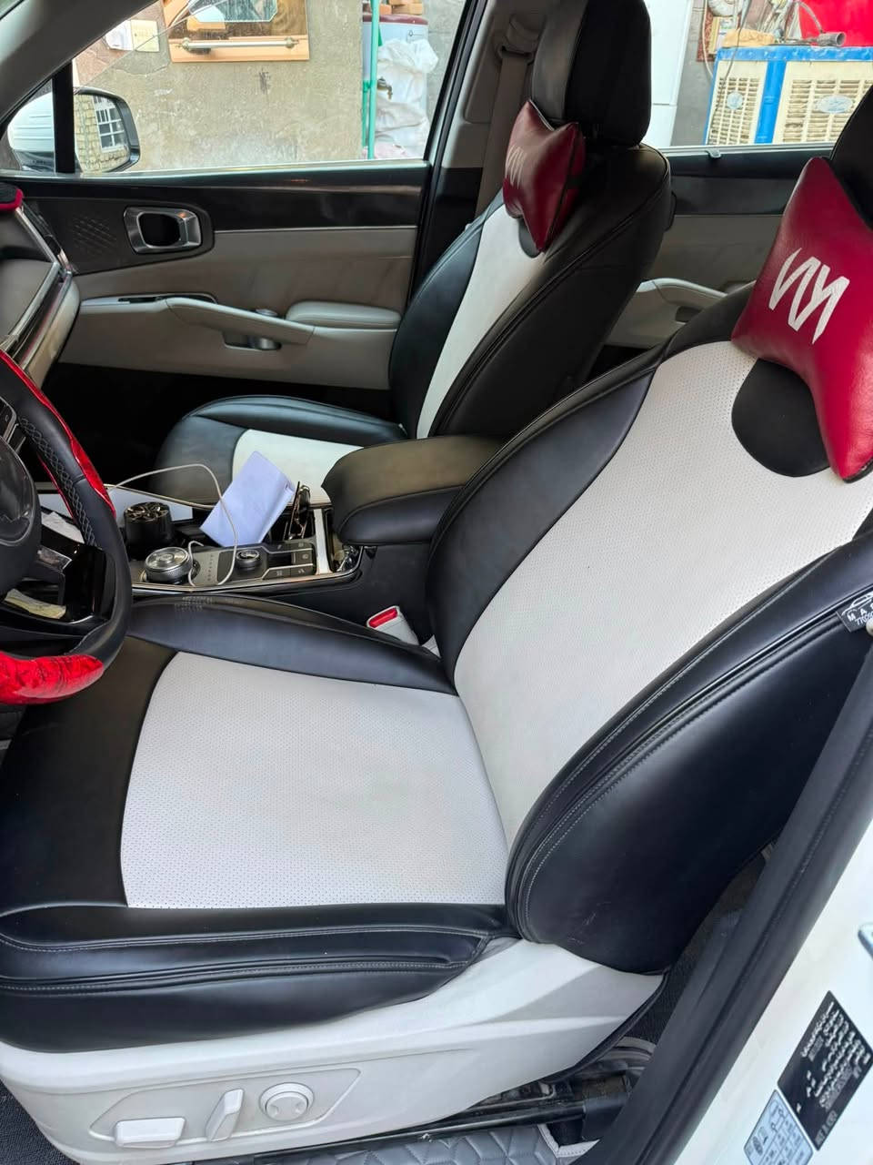 ## 🚗 **كيا سورنتو 2024 (Kia Sorento) - للبيع** 🚗
**المحرك V6
 * **الموديل:** 2024
 * **اللون:** أبيض صدفي مميز (مثل الموضح بالصورة)
 * **الضمان:** السيارة تحت **ضمان الشركة الدولية** (راحة بال تامة من أي تكاليف صيانة)
 * **حالة السيارة:** تغليف دواخل وارضيات جدد الوكالة (شبه جديدة)، صبغ وكالة وخالية من أي عيوب أو حوادث الحمد لله.
 * **الرقم:** بغداد السيارة:**
 * تصميم عصري حديث مع الإضاءة الأمامية والشبك الجديد المميز لجيل 2024.
 
### **📞 للتواصل والاستفسار:*************
  تواجد السيارة، بغداد]
 * **السعر:** [280$ المطلوب أو "قابل للتفاوض ]
