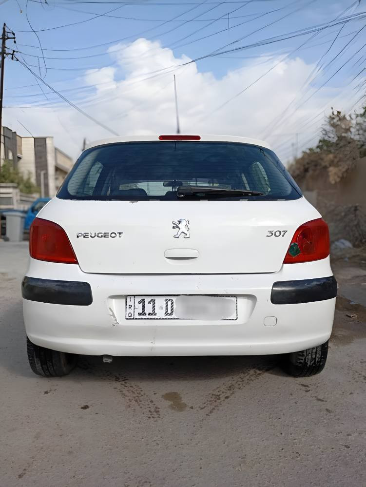 السلام وعليكم 
بيجو 307 موديل 2005 
كلشي شغال بيهة
السيارة بسمي رقم بغداد الجديد  
السونار موجود بالمنشور
السعر 57 وبيه مجال بسيط 
مكاني بغداد 
*********** بغداد, العراق
