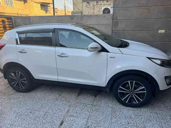 السلام عليكم سبورتج 2017 خليجي فور ويل
 محرك 2400سلايد روف سياره جديده ماشية 104 حقيقي
 بيها طخه بخشم البنيد سطحيه ومصلحه ومصبوغه ع كدها والباقي مكفول اني مكلف بالنشر
رقم صاحبها *********** 
سعرها 170 وبيها مجال
