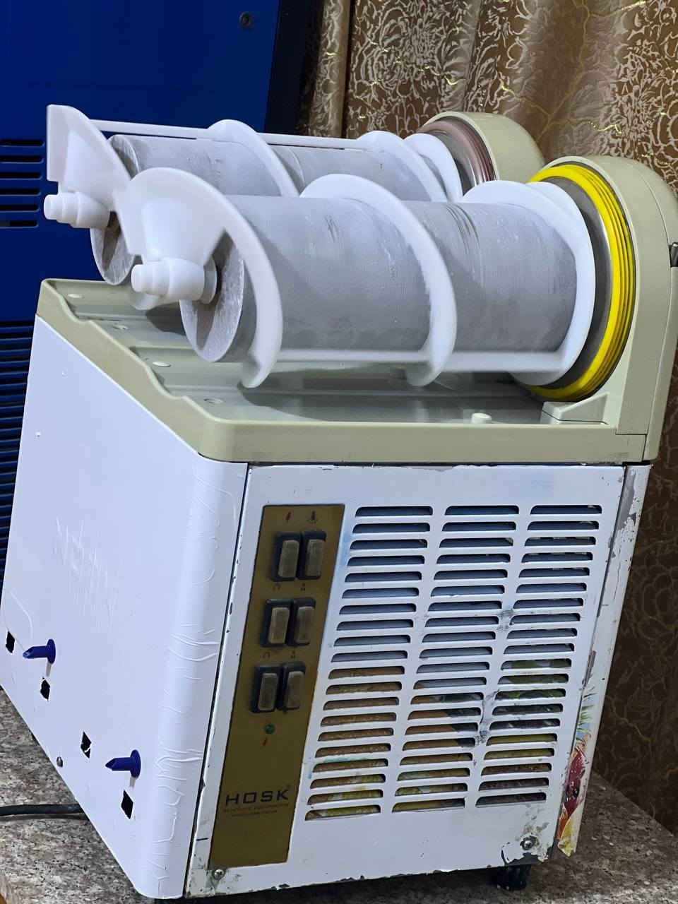 السلام عليكم   ...
متوفر مكائن ازبري #للبيع ثنائية عدد (٢) وثلاثية عدد (٢) وحسب الصور الفحص ادناه
. 
اني رجال دكتور ما اعرف لا نوعيتهن ولا تفاصيلهن اخذتهن العام عندي موكب بالاربعينية على طريق الزوار وما مشغلهن بس فاحصهن لان كهرباء كانت ماكو فعارضهن للبيع اريد اخذ بمكانهن مولدة للموكب
. 
***********
***********
. 
اتصل وتدلل بخصوص سعرهن بس لا اتكلي تفاصيلهن اللي اعرفه كتبته لان اني دكتور مو شغلتي فما اعرف شنو نوعيتهن او شغلهن موجودات بمخزن الموكب في كربلاء
. 
#العنوان_كربلاء_المقدسة
