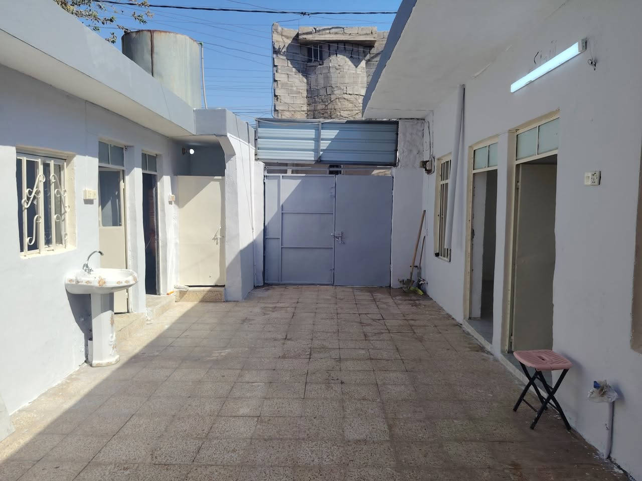 بيت للبيع في حي الرشيديه قطاع السادس قرب جامع حسين الدبو ١٠٠ متر مربع   شرقي سعرو ٤٣  للاستفسار الاتصال على الرقم ***********
