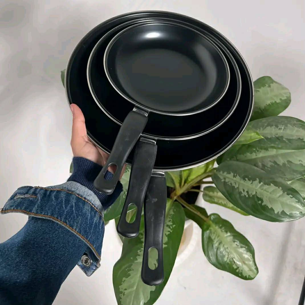 طقم طاوات عدد 3 قطع غير لاصق اصليات 

لاول تم 18 ويه توصيل


**إذا كنت صاحب هذا الإعلان وتريد حذفه لأي سبب، رجاءا أرسل رسالة إلى الدعم الفني**