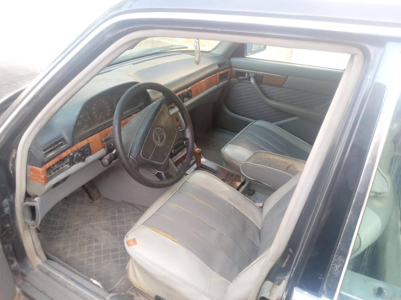 سلام عليكم
سيارة مارسيدس رئاسي موديل 86 رقم بغداد انكليزي بأسمي هزة جديدة مكينة 3000 بطة بيها بكن لا تنقيص ولا تبخير بس بكن السعر 45 وبيها مجال ***********
