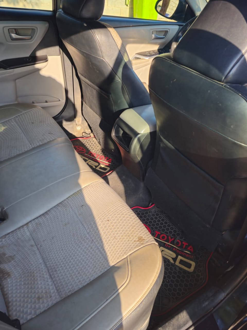 السلام عليكم 
سياره كامري موديل 2015 محرك 2500 ... كير خير من الله سيارة حلوه ونظيفه مواصفات اس اي SE ماشيه 160 الف مكاني بغداد المحمودية للأستفسار اتصال على الرقم *********** السعر 135 وبيها مجال بسيط
ملاحظة ( الصور حقيقية مع السونار )
