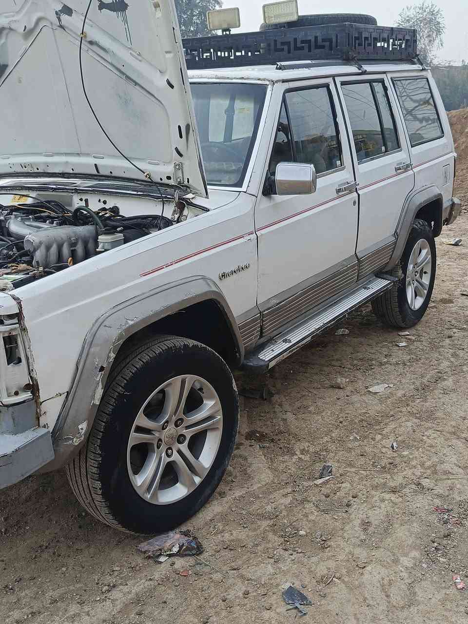 سلام عليكم سياره جيب شيروكي موديل 1992  سياره حلوه كهربياً سترد حلوه تخم تاير سياره التفاصيل بل مقطع واللستفسار على هذا الرقم رقم بغداد ألماني ***********
