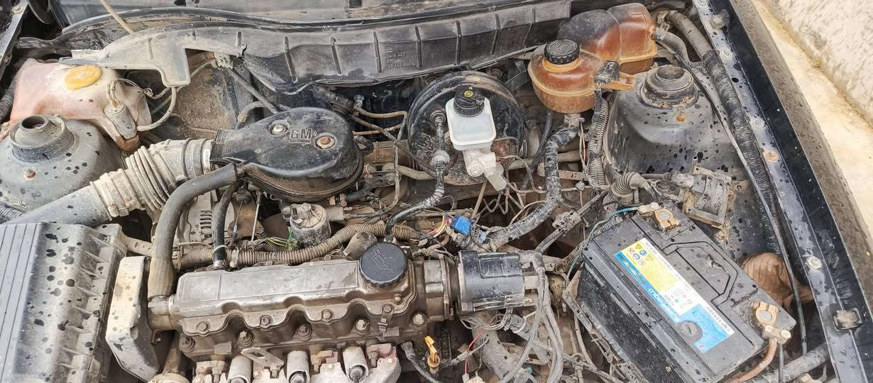 استرا 16موديل تسعينات سنويه اخضر رقم بغداد موازي كربون ما مسجل  كير محرك شرط خياس ضربه ما بيها السعر 32بيها مجال ترهم بمقدمة معقولة 
‏‪***********‬‏
***********
