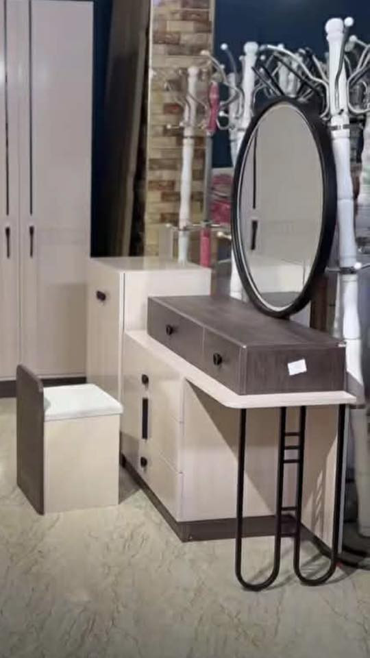 غرفة تركي ١٠ قطع لوك ماخذيها قبل ايام. بعدها بالغلاف  فخمة كلش 
سرير مخزن وانارة وشازلون 
العنوان بغداد الاعظمية


**إذا كنت صاحب هذا الإعلان وتريد حذفه لأي سبب، رجاءا أرسل رسالة إلى الدعم الفني**