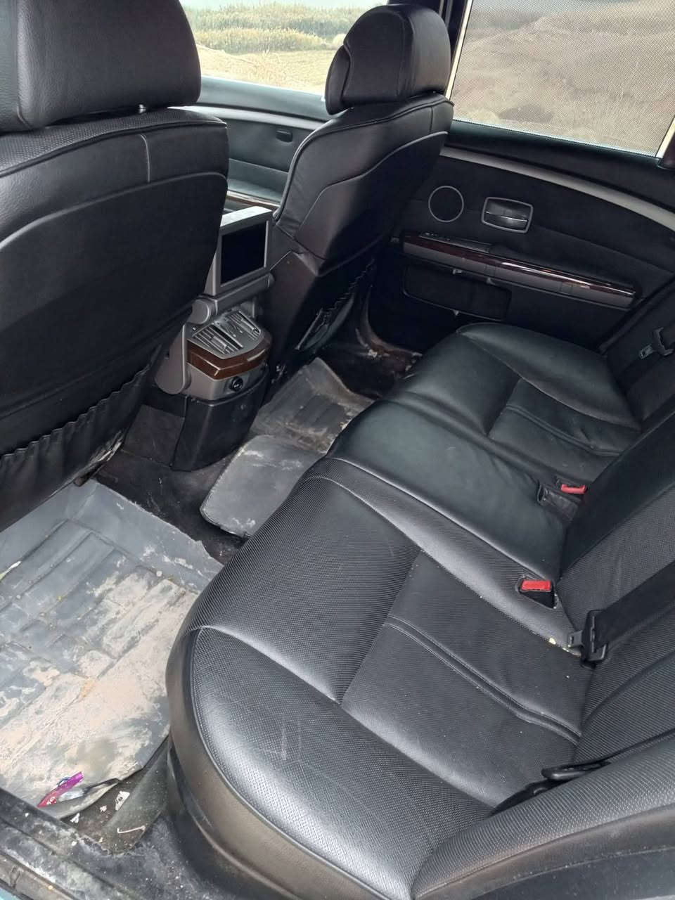 السلام عليكم باخرة ٧٤٥ لبيع السيارة جاهزة من كلشي رقم ادهوك تحويل ثاني يوم مواصفات البآخرة معروفة غنية عن التعريف فول موصفات السعر مناسب ٩٥ لشراي وبيها مجال او مراوس بيم كاسحة نضيفة *********** وأهلا وسهلا
