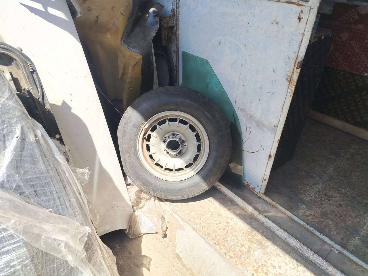 حكمت النعماني
الشيخ عمر شارع الثالث
مجمع بغداد ***********

