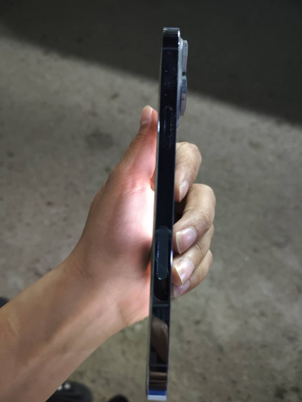 السلام عليكم 13pro max نظافة 100 مثل ماموضح بالصورة السعر 700 مكاني بغداد الشعب شارع  الصحة رقمي ***********
