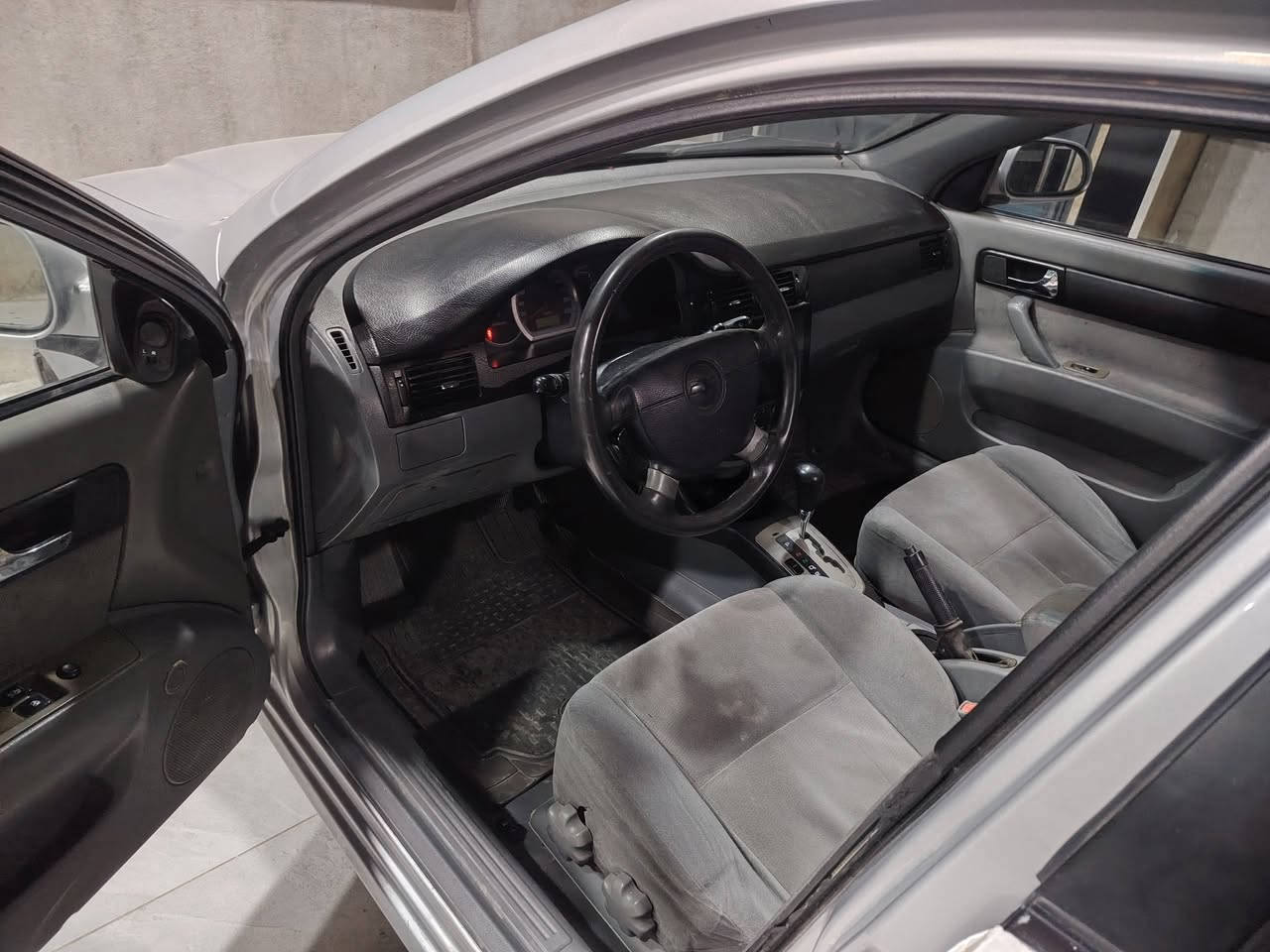 اوبتره2009 سياره بيها صبغ باب سكن خلفي او شبر بل هلال فقط بيها تعديل بارد مكانين فقط سياره انطيك كير محرك بشرط بيها بطاقه بانزين سنويه منتهي صاير سنه او هزه قبل سبوعين سويته جديد مسويله ادامه كامل للمحرك او صدر امامي خلفي او طايرات جديد اربعه يعني مابيها مصرف سعره 78بيها مجال للشراي هاي رقم موبايل ***********
