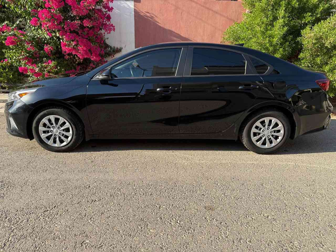 Kia Forte 2023 LX
حجم المحرك ٤ سلندر ٢ لتر
مسافة ٥٠ الف كيلو

مقاعد تدفئة
مانع التزحلق+ABS
شاشة كبيرة لمس
رادار+كاميرا
تحكم الستيرن
بقية المواصفات المعروفة
الحادث فقط الصندوق الخلفي

العنوان: اربيل
للاتصال (واتس اب و فايبر متوفر)
***********

قەبارەی بزوێنەر 4 پستن 2.0 لتر
مەودای ڕۆیشتن ٥٠ هەزار کیلۆمەتر

کوشن گەرمی
دژە خلیسکان+ABS
شاشەی گەورە لەمس
رادار + كاميرا 
کۆنتڕۆڵی سوکان
هەموو تایبەتماندییە ناسراوەکانی تر
تەنها سندوقی لێدراوە
(ناونیشان: هەولێر)

ژمارەی شاسی (VIN):  3KPF24AD5PE613276

بۆ پەیوەندی کردن (وەتس ئەپ و ڤایبەر بەردەستە)

*********** أربيل, العراق
