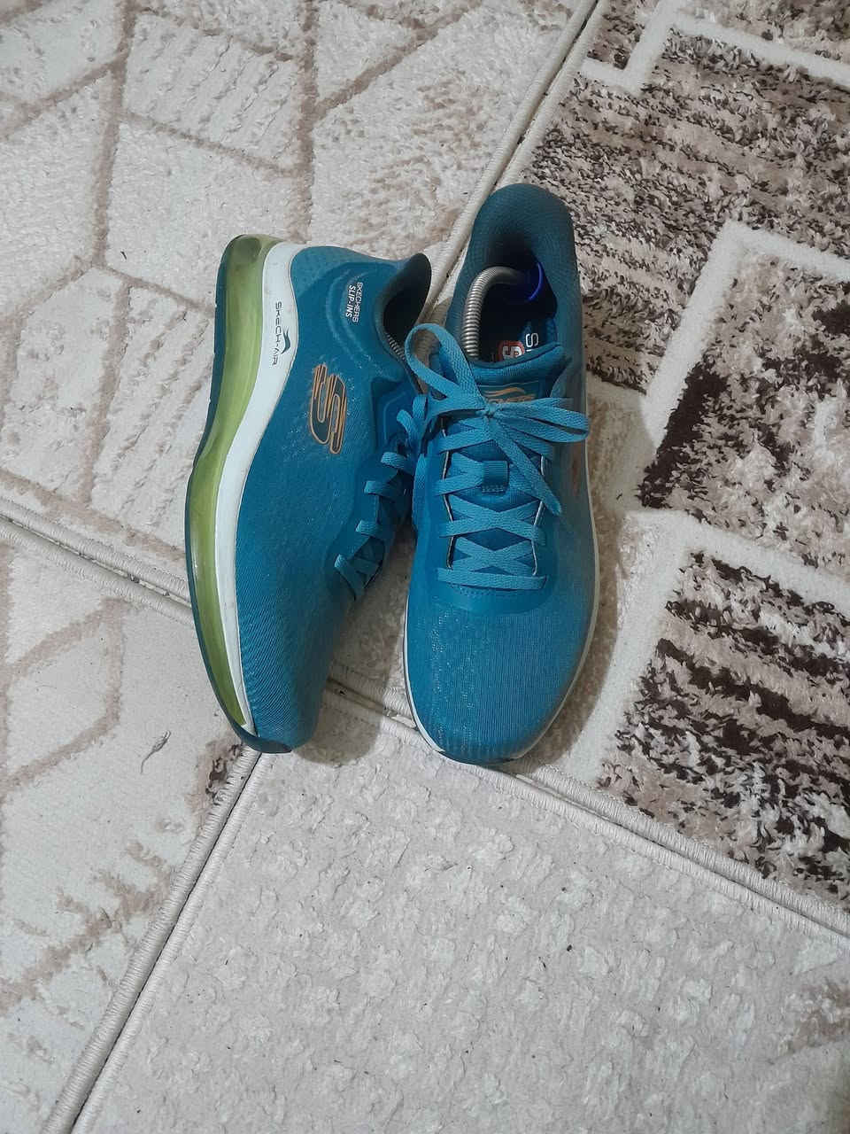 سكجرز اورجينال اصلي
مستخدم مرتين فقط 
نظافة 100% 
قياس 44 طول القدم 28/5
للاستفسار واتساب ماسنجر 
***********
