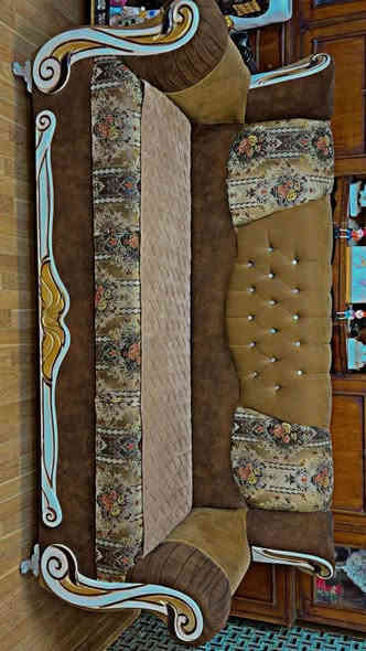 السلام عليكم تخم للبيع كلش نضيف بدون اي نقص 
قنفتين كبار وحده وسط وكراسي ٢ مكاني الطوبجي 
السعر ٣٠٠ للاستفسار واتساب ***********
