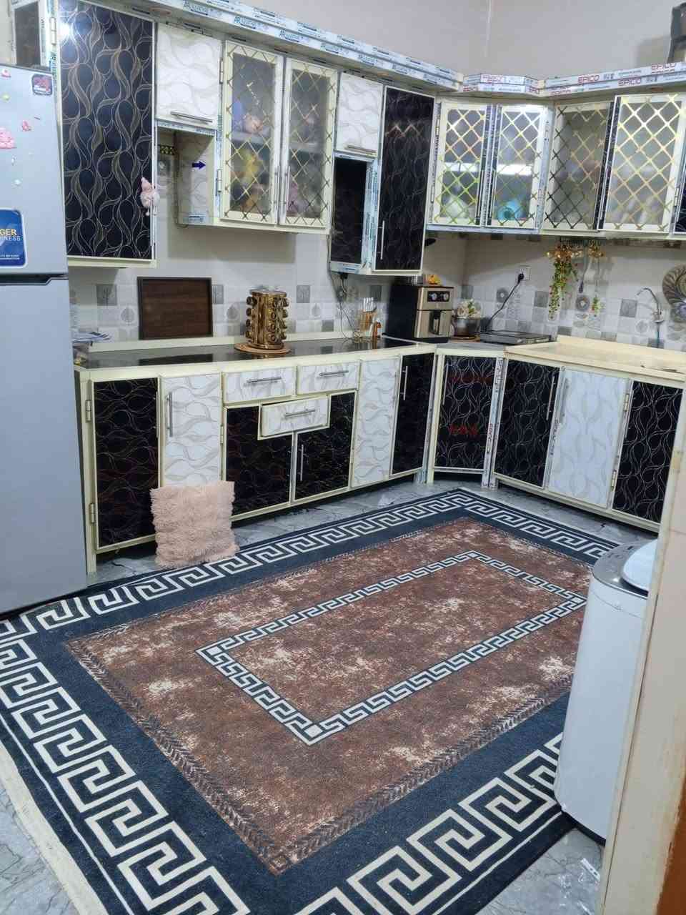 معروض لدينا للبيع 
دار سكني خلفي 100م بناء نظيف 
مكون من غرفه وصاله ومطبخ واستقبال  صحيات
الطابق الثاني غرفه واحده كبيره
الصالحية قرب قاهر الاسعار 
السعر 120 مع المجال ، للإستفسار 📞
*********** او مراجعة المكتب ، متوفر واتساب
