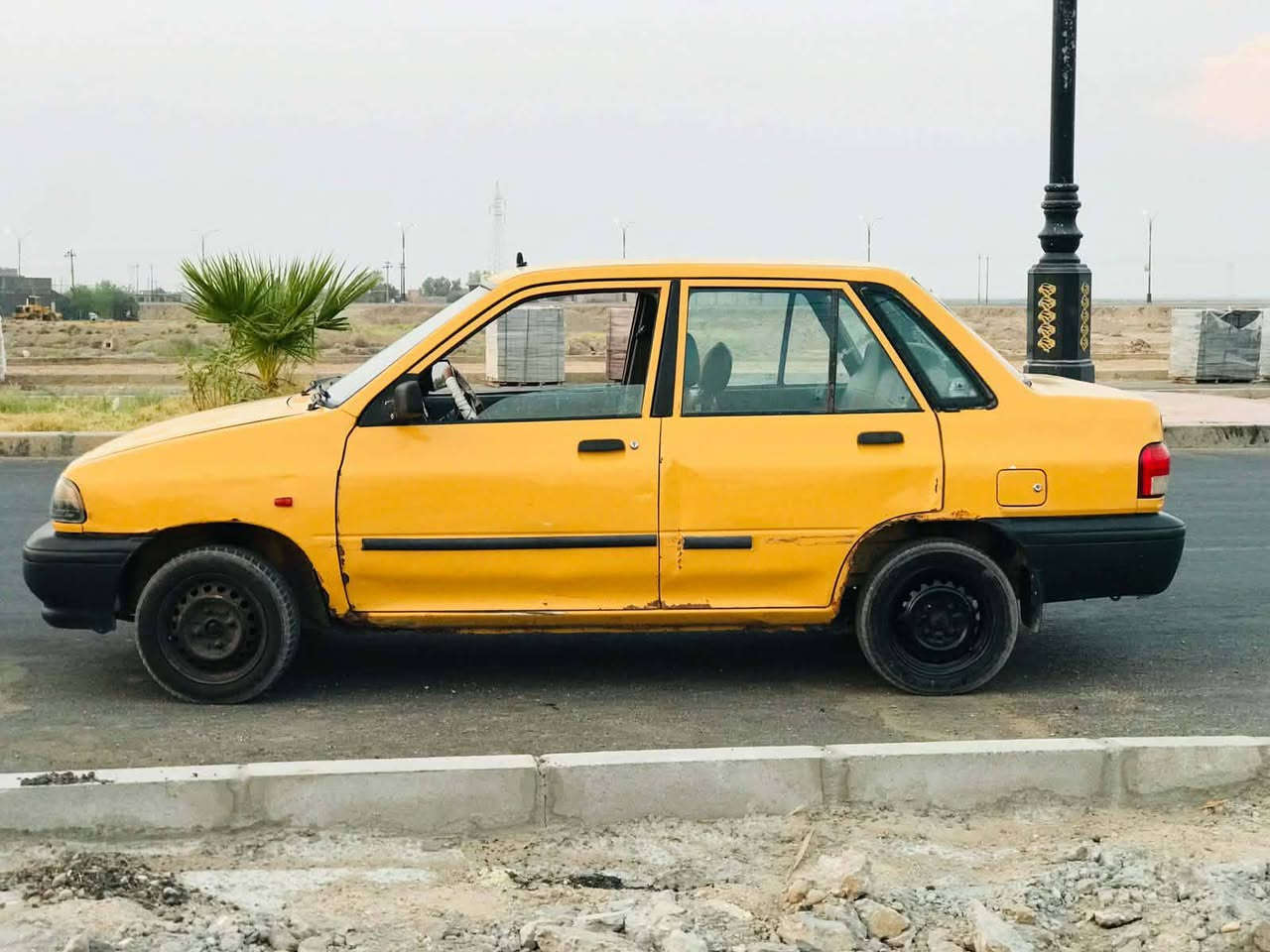 سلام عليكم سايبه موديل 12 مكينه توها بادي بيها تنقيص قليل كير خير من الله  تايرات نص عمر ريمونت سنتر لوك شغال مسجل وسماعات جدد لايت ثلجي سنويه ساقطه السياره ما مطلوبه هواي مطلوبه للهيئه بس 252 الف والمرور 100الف (جمع مطلوبه بس352) هيئه وغرامات على المشتري سعرها 15 ورقه 
***********
