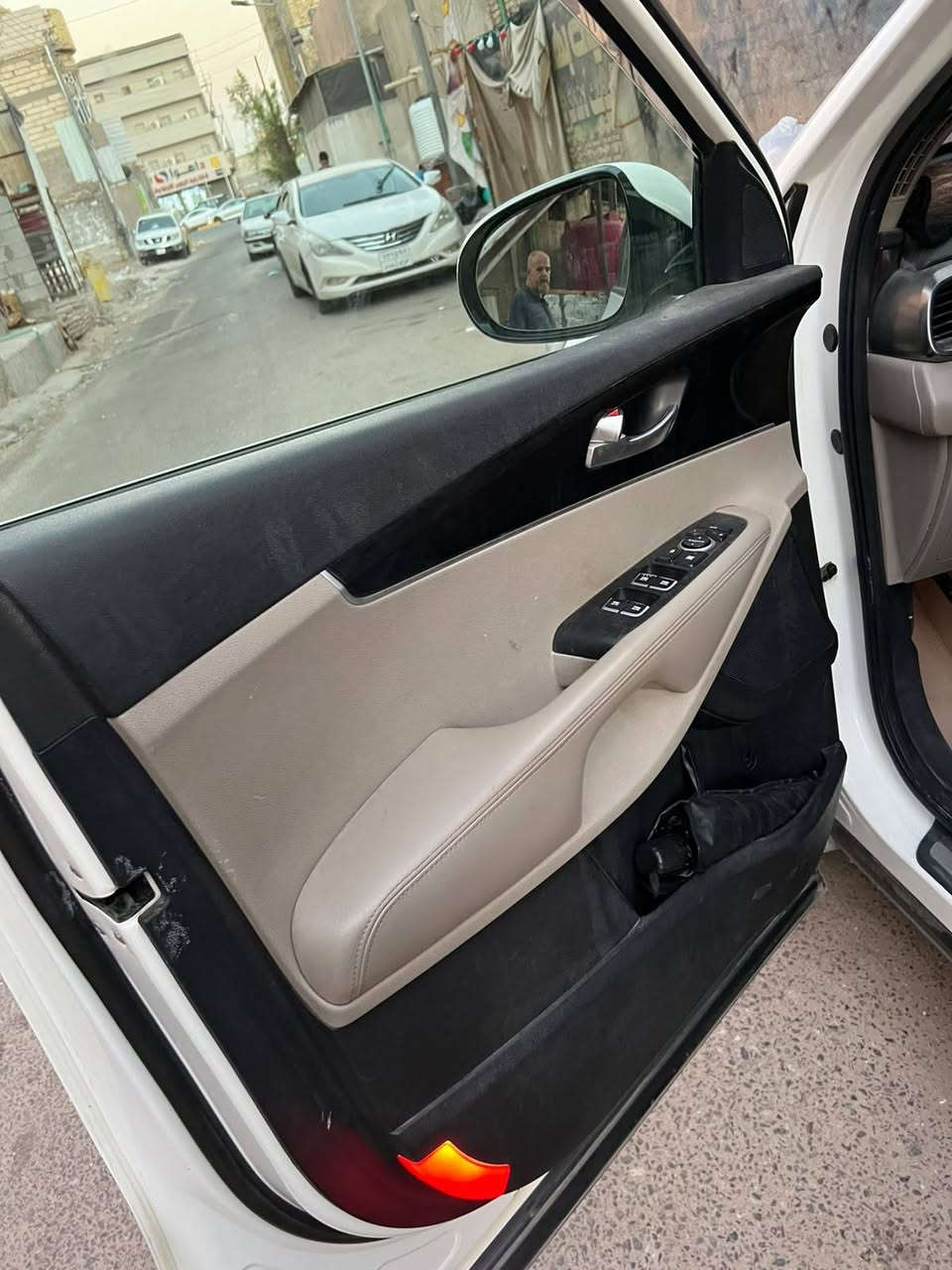 للبيع فقط...
كيا سورينتو وارد خليجي موديل ٢٠١٦

 رقم بصرة  السنوي بعدها مامنتهية

بأسم اقاربي.  تحويل ثاني يوم

سيارة جديدة  واستخدام موظف

مكفولة من الصبغ والتبديل  

فقط بارد جدآ بسيط وفحص السونار موجود

السعر ٢١٨. مجال بسيط حك العمله

المواصفات 

فوول عدا البانوراما 

٧ راكب

محرك ٦ سلندر.   V6

تبريد ٣ قطع 

بصمة تشغيل

بصمة ابواب

فوول تحكم استيرن

حساسات ابلاد امامي

لايت زينون

اشارة في المراءة كهربائي

مقعد سائق كهربائي
بردات ابلاد اسلايت للابواب الخلفية

تخم تاير + الحدادة جديدة 

تغليف أرضية 

مكان السيارة في البصرة

للاستفسار.    ***********
