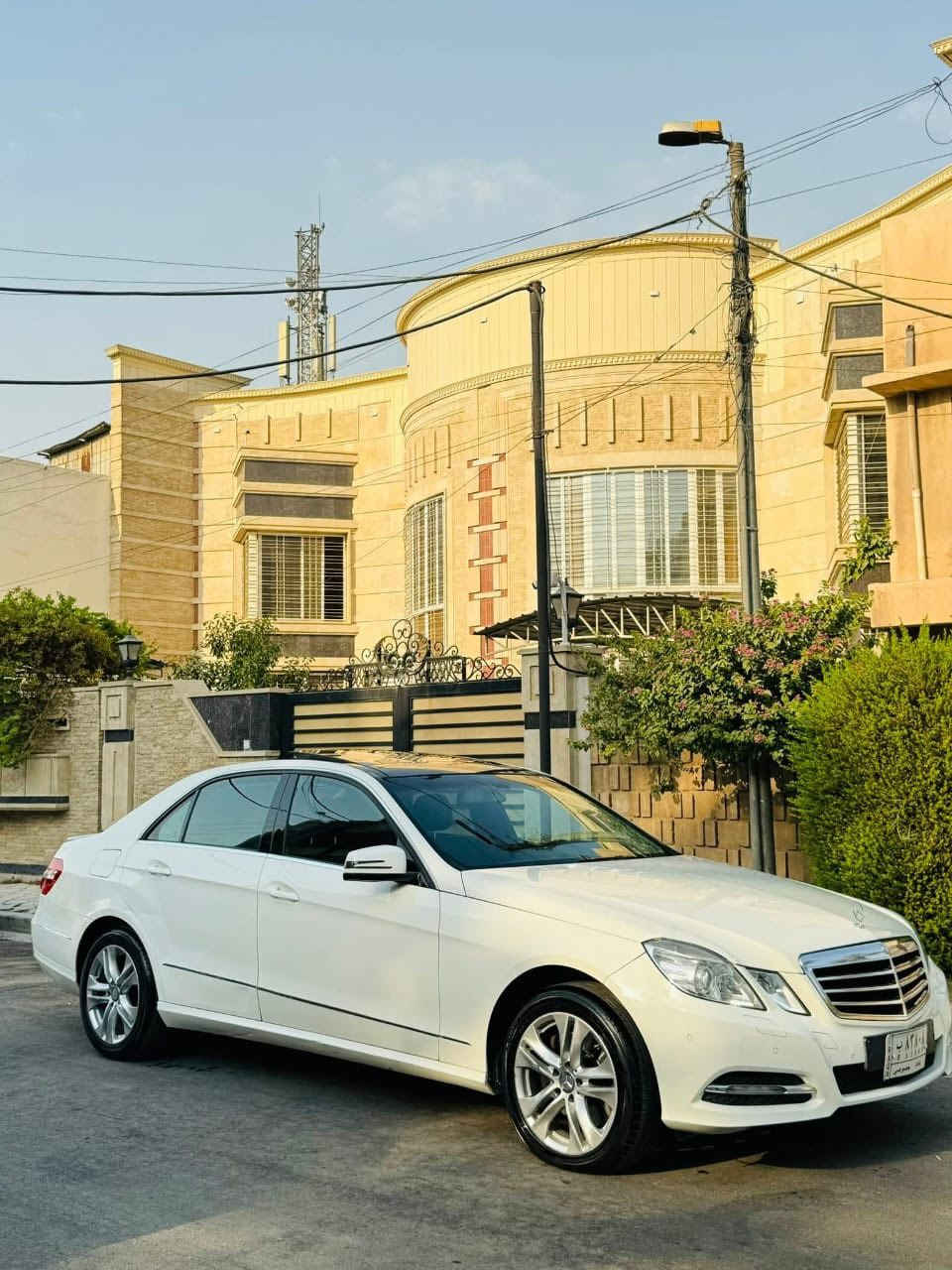 السلام عليكم
للبيع W212 2009  E300 V6
(بالوارد المانيا نزل 212 هذا شكل ب2009 نفس شكل 2010)
بانوراما 
٣ بردات 
لايت زينون عدسه 
داخل جلد ومخمل 
كشن تدفئه 
جام اوتو 
انظمه قياده 
كشن كهرباء 
اوتو بارك 
رادار 
ماشيه 129 الف 
بيها هوايه مواصفات معروفه بهذا الموديل 
السياره جاهزه بدون نقص (صفر مسج) 
وارد المانيا ضمان ( سويجين)
بيها صبغ ( نص جاملغ نص باب خلفي عكس سايق )
السعر165بيه مجال جداً بسيط
‭0776 397 0222‬
