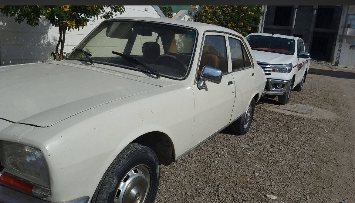 سلام عليكم للبيع بيجو موديل ١٩٨٢ شرط تحويل سنويه ورقم جديد مكينه وكير شرط مصبوغ عام جماليه وسعر ٥٠ ورقه وبيها مجال رقم ***********
