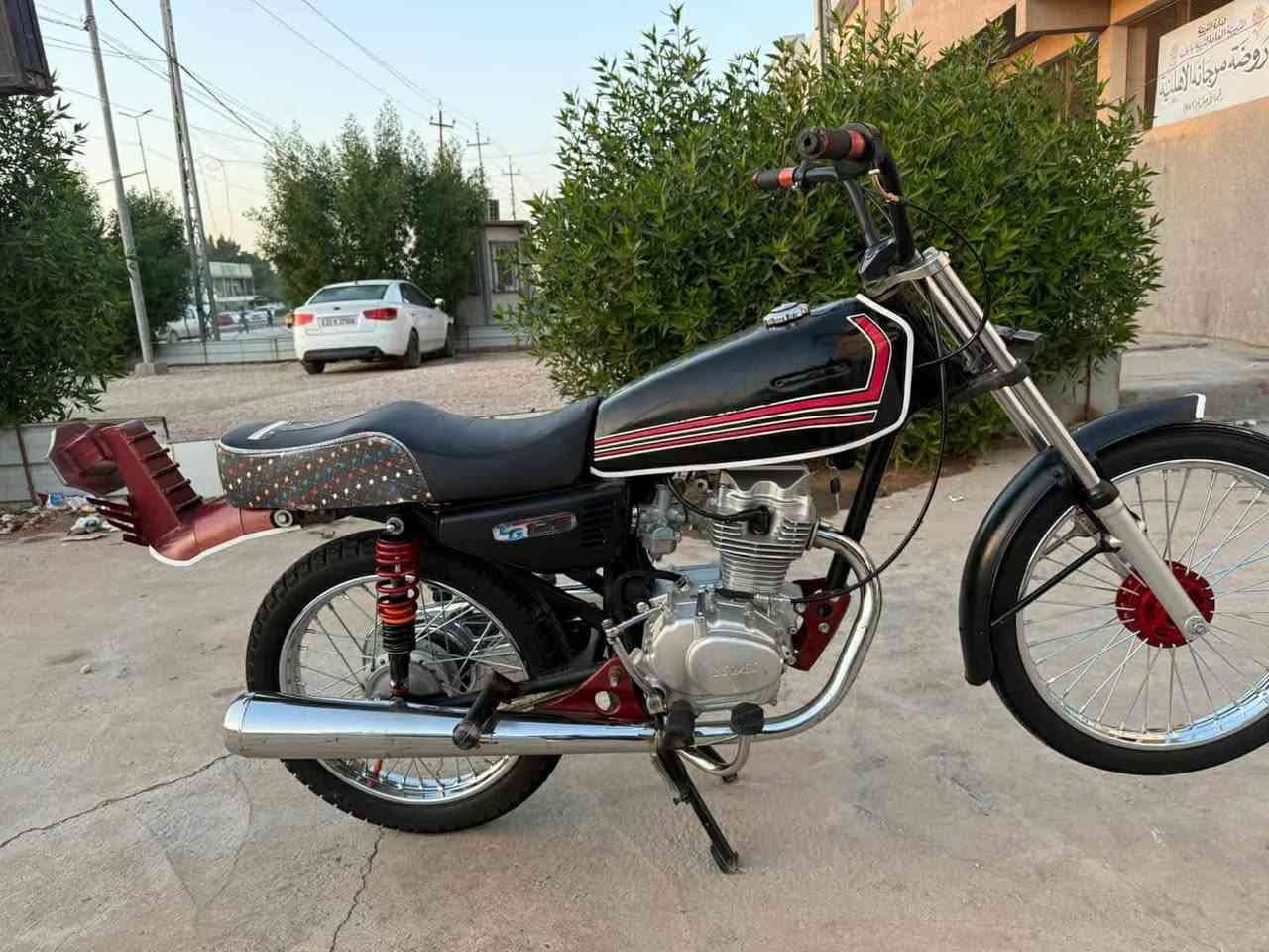 سلام عليكم البيع شاصي 18اوراق تعمير 24 مكفوله كفاله عامه وسعر 600 وبها مجال  خاص مستعجل عليه تصال ***********
