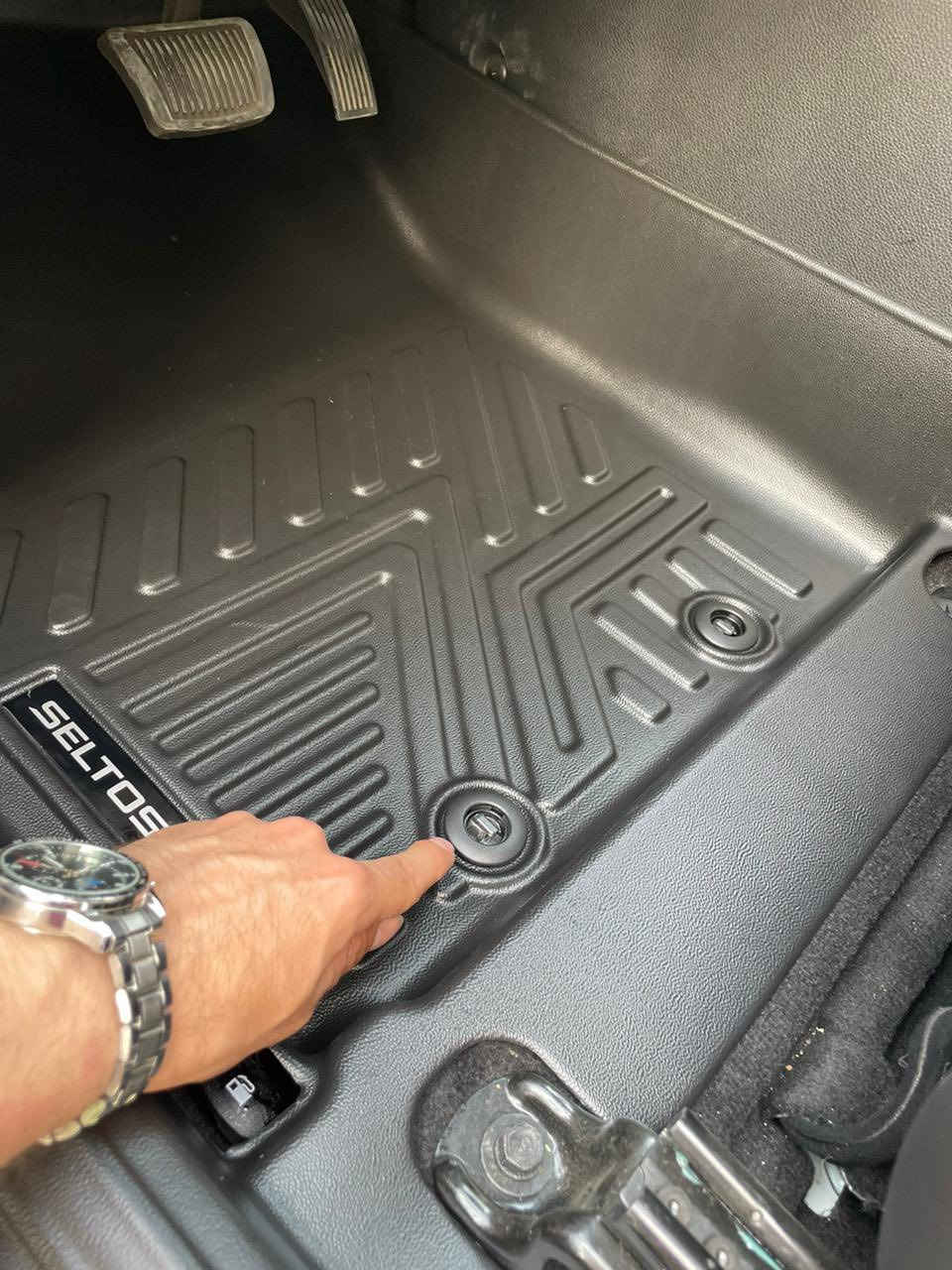 ارضيات كيا سيلتوس الي يغطي الدوسه شركه kqd
باقي سيت واحد و يرهم بس للامريكي 
سعرها ٨٥ الف بدون معامله رجاءً و بدون التوصيل 
الي يريد راسلني عالخاص


**إذا كنت صاحب هذا الإعلان وتريد حذفه لأي سبب، رجاءا أرسل رسالة إلى الدعم الفني**