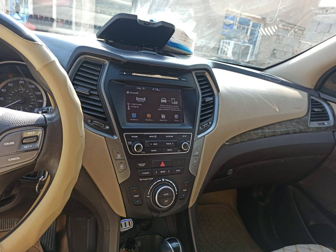 سنتافي سبورت ٢٠١٧  امريكي
خمسه راكب محرك 2400  الضرر جاملغ خلفي إلسائق وبيها رصعات بارد خفيفه ماشيه ٥٨ ميل محرك كير مامفتوح برغي منه تحكمات شاشه لمس مانع انزلاغ وانحدار تبريد شغال 
تحويل في أي وقت السعر ١٥٥  وبيها مجال قليل... 

للاتصال ***********
