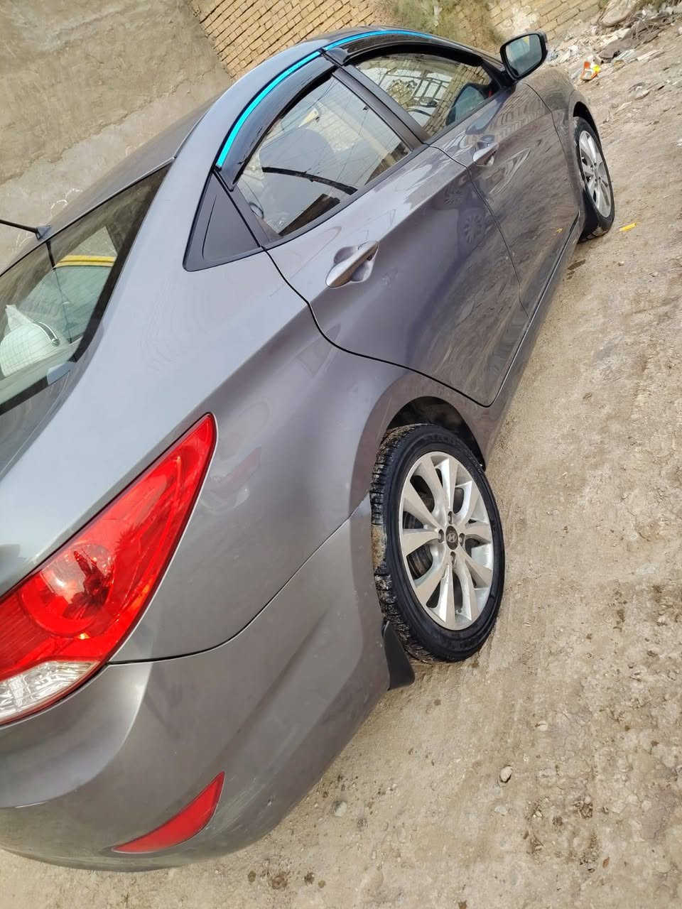 السلام عليكم اكسنت للبيع 2014 مكفولة من ضربه وصبغ بيها جراد كلش قليل بل قماره بيها تحكمات ستيرن اشاير بل مري ويل كب شاشه رقم إنكليزي بأسمي تحويل ثاني يوم ماشيه 85 ألف كير ومكينه مكفولات المحرك 1600دوش قطرتين سعر (98) مكاني بغداد سبع البور رقم تليفون ***********
