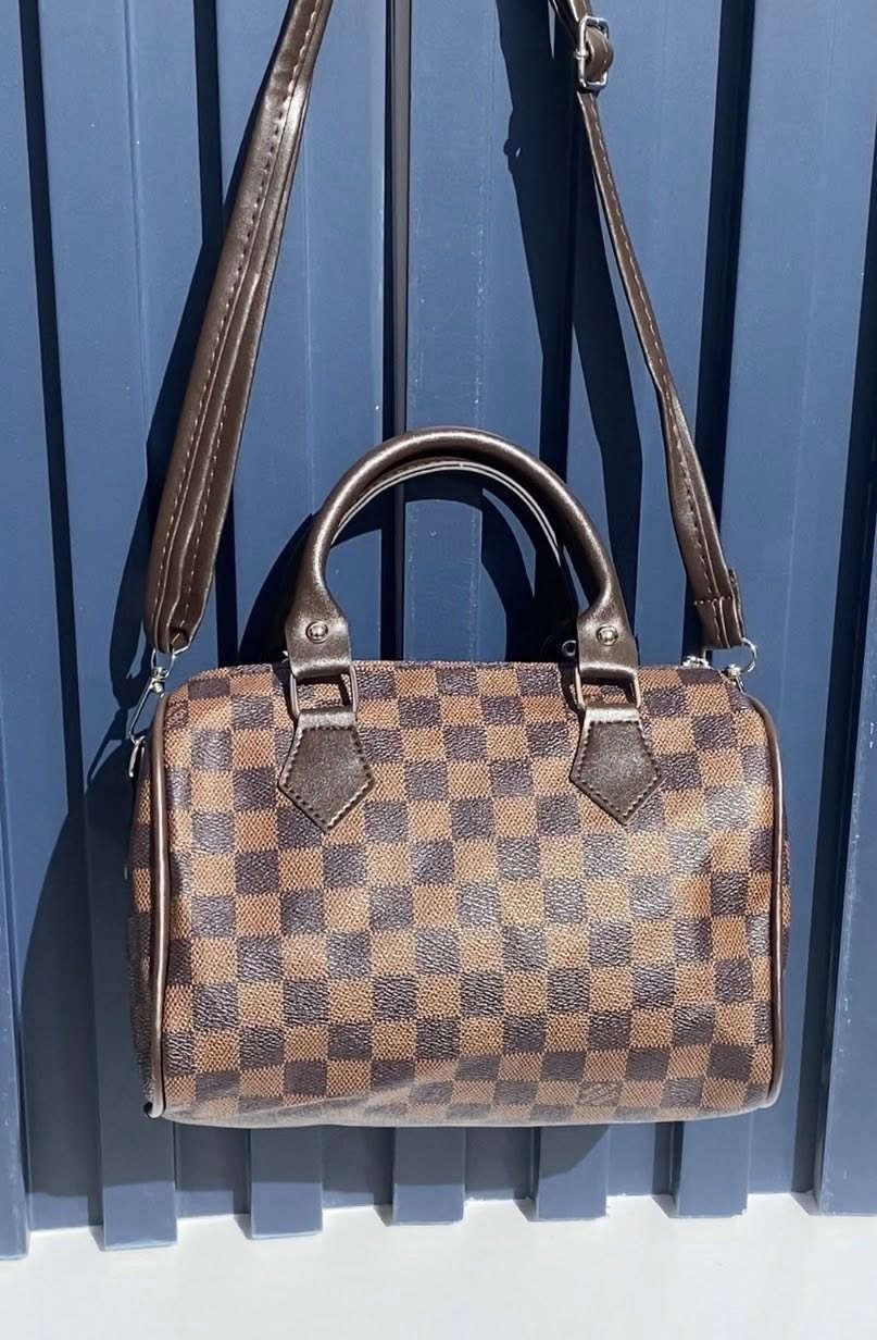 شلعه ٢٥ جنطه بسعر ١٠٠ جديد


**إذا كنت صاحب هذا الإعلان وتريد حذفه لأي سبب، رجاءا أرسل رسالة إلى الدعم الفني**