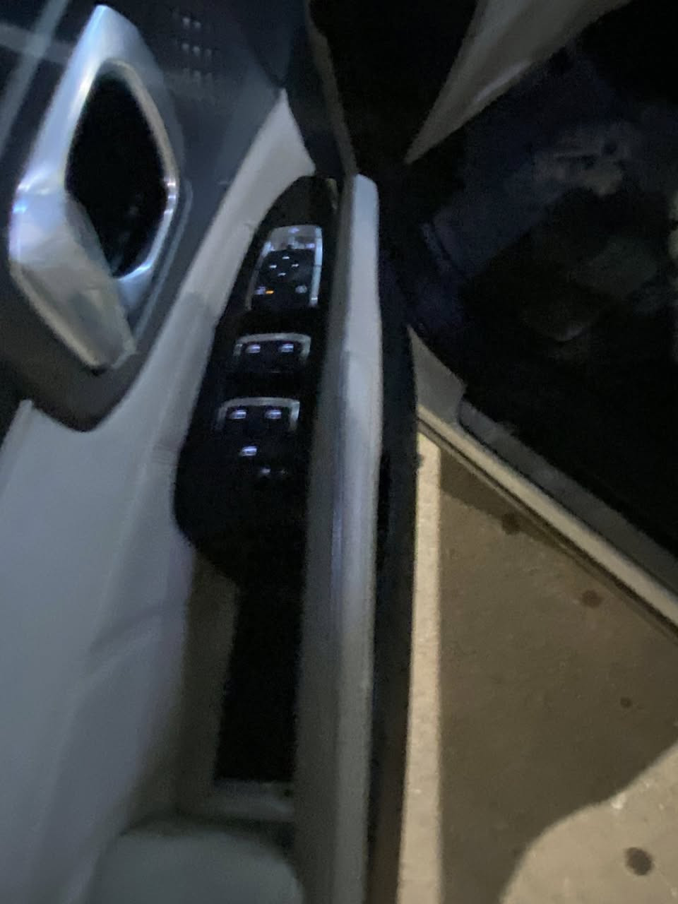 سلام عليكم 
سورنتو موديل 25 فول مواصفات عدا البانوراما رقم بغدادمميز ب اسمي ثاني يوم التحويل مكفولة كفاله عامة ماشية 48 الف 
السعر 3 شدات و15 وبيها مجال ، السيارة في النجف 
***********
