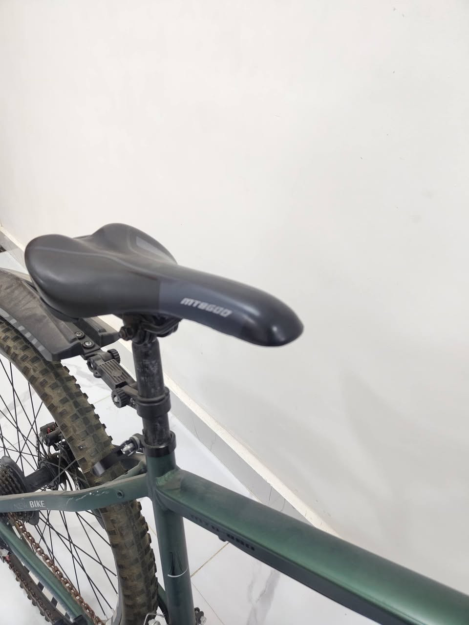 سلام عليكم شباب باسكل جبلي الماني للبيع باسكل نضافه 95% ولون زيتوني مميز باسكل 9سرعات باسكل شبابي واستخدام قليل وكل قطعه بل باسكل الماني السعر 160$الف اخوان الباسكل مو هيج سعره راح اخسر بي وبيع مستعجل المكان البصره الزبير قرب الجاهزه الرقم *********** وتساب فقط
