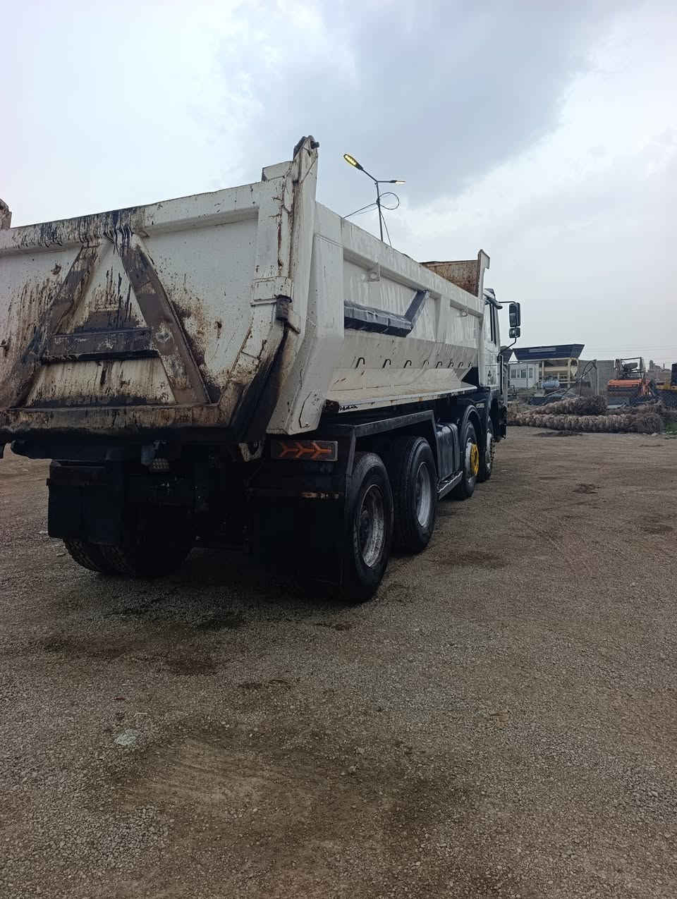 سيارة مان صقر 2002 سيارة جاهزة تخم تاير مكينه  410 قبق عالي مجفته صار شعر مجموعه نص سيارة جاهزة عل خير سعر 315 بيهة مجال تواصل ***********
