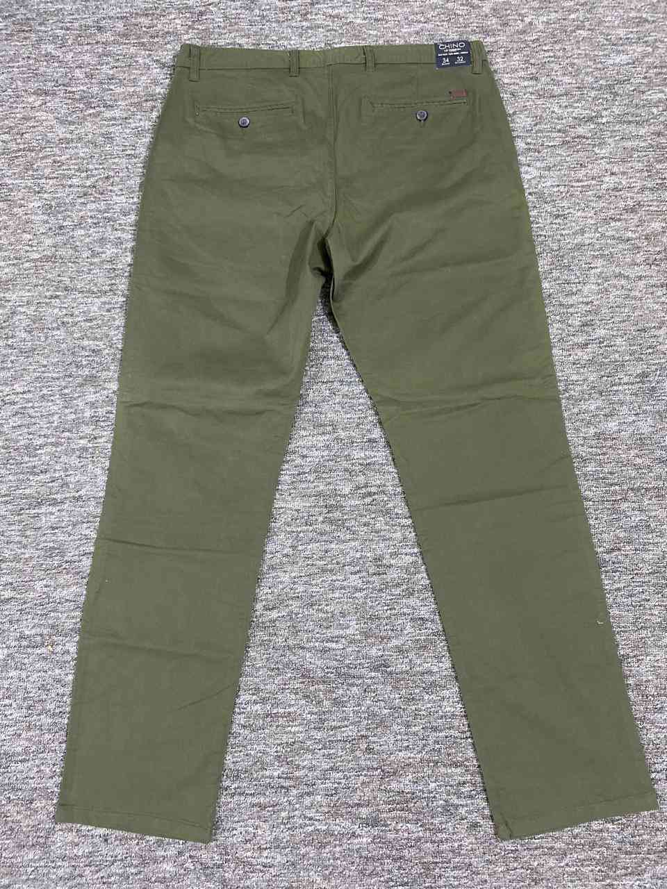 اصلي وكالة جديد 

بنطلون تشينو كاجوال (Chino Pants) 

​البراند: إل سي وايكيكي (LC Waikiki) - خط الإنتاج الأساسي (BASIC).

​القصّة (Fit): قصة ضيقة (Dar Kalıp / Slim Fit) ومصنوع من خامة مرنة (Stretch / Esnek) لتوفير الراحة

​اللون: زيتي / خاكي (Khaki / CRR).

​القياس: 34

​الطول: 105 سم 

عرض الحجل 19 سم 
​
السعر 25 الف مع التوصيل


**إذا كنت صاحب هذا الإعلان وتريد حذفه لأي سبب، رجاءا أرسل رسالة إلى الدعم الفني**