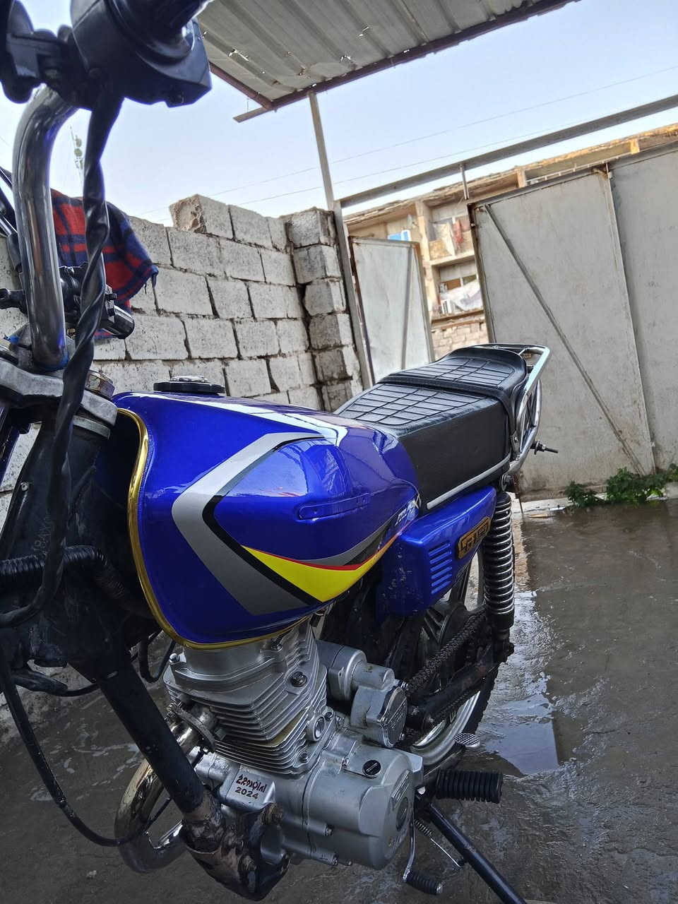 ب450 وبيه مجال 
السلام عليكم دراجة ايراني موديل 24 كير ومكينه خير من الله مبدل بيه فقط ولفات الباقي كله مكفول بيه نقوصات بسيطه مثل ما موضح بالصور كهربائيات يرادله باتري وتشتغل هنه والسلف وياله اصليه دبلات شغالات ستاند تعليك موجود هوه واليده مال هندر هم موجودات جوزه جديده مجرد نقوصات بسيطات دراجة نظيفة وشلعتها ومشيها حلو أوراق بيه منفيس سعر ب450 وبيه مجال حك الجيه عنواني شهداء البياع شراي اتصل على هاذ الرقم *********** وبيك خير وتدلل متواجد خاص
